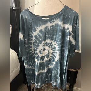 Easel Blue and White Tie-Dye Short Sleeve Top
